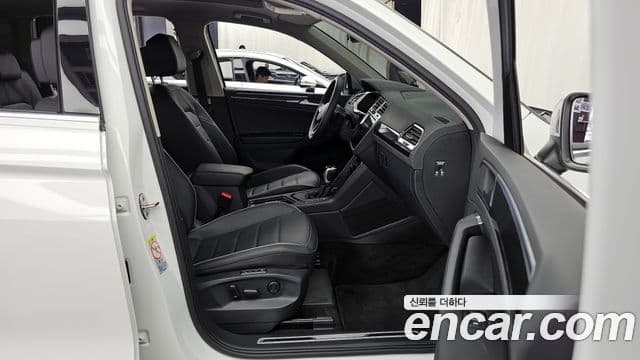Volkswagen Tiguan 2024 — ფოტო 11/20