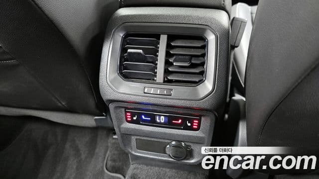 Volkswagen Tiguan 2024 — ფოტო 19/20