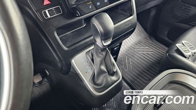 Hyundai Staria 2021 — ფოტო 9/20