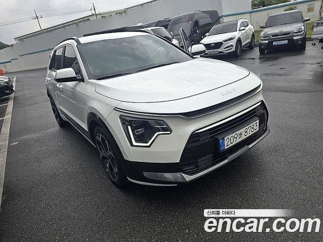 Kia Niro 2022 — Фото 1/20