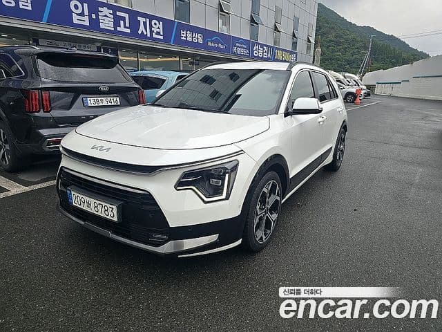 Kia Niro 2022 — Фото 2/20