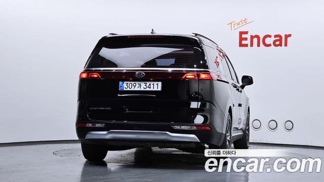 Kia Carnival 2021 — ფოტო 4/20