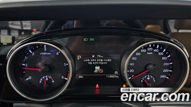 Kia Carnival 2021 — ფოტო 8/20