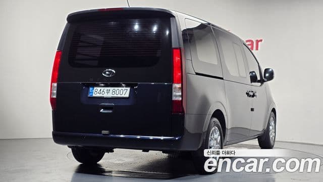 Hyundai Staria 2021 — ფოტო 2/20