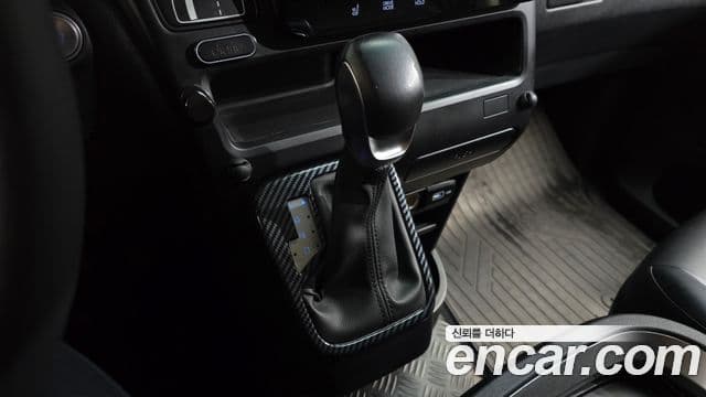 Hyundai Staria 2021 — ფოტო 9/20