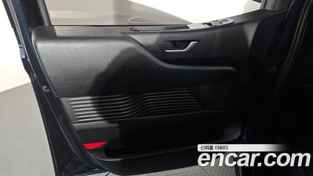 Hyundai Staria 2021 — ფოტო 13/30