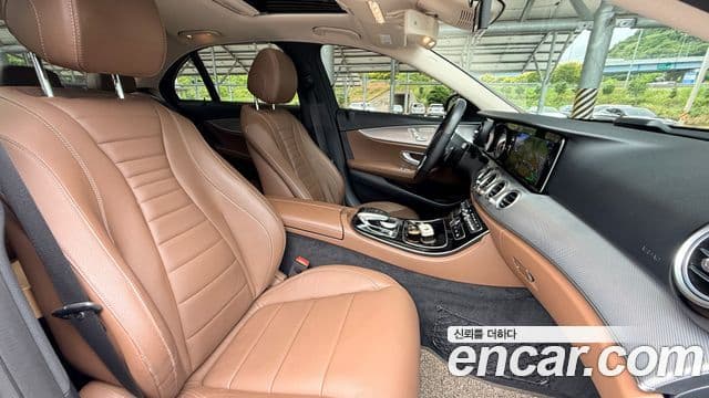 Mercedes-Benz E-Class 2019 — Фото 9/18
