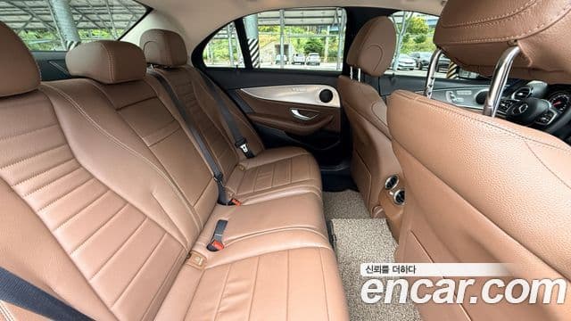 Mercedes-Benz E-Class 2019 — Фото 11/18