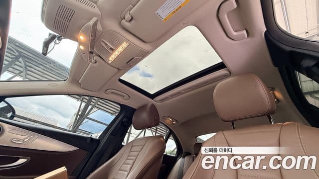 Mercedes-Benz E-Class 2019 — Фото 16/18