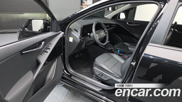 Kia Niro 2022 — ფოტო 8/20