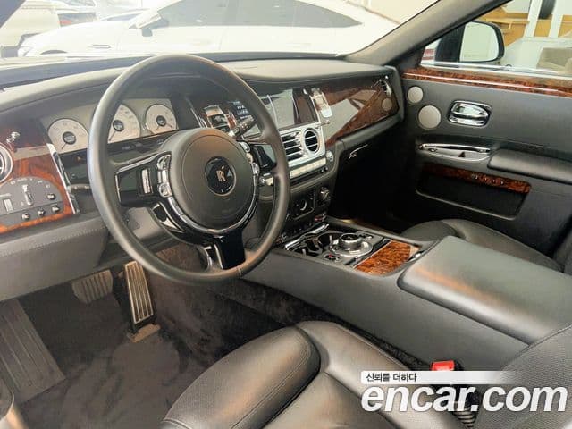Rolls-Royce Ghost 2018 — Şəkil 8/20