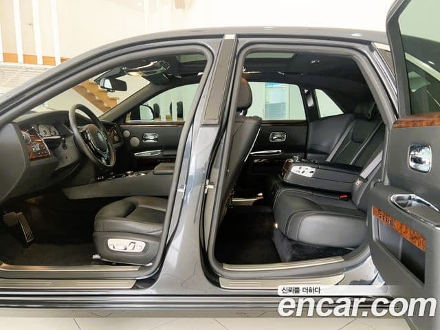 Rolls-Royce Ghost 2018 — Şəkil 15/20