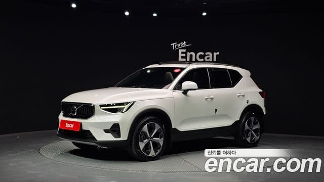 Volvo XC40 2023 — Şəkil 1/20