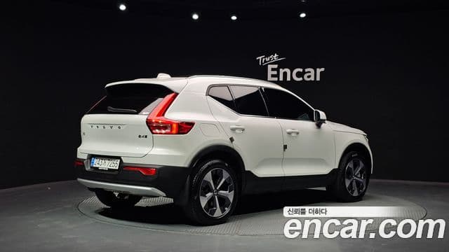 Volvo XC40 2023 — Şəkil 2/20