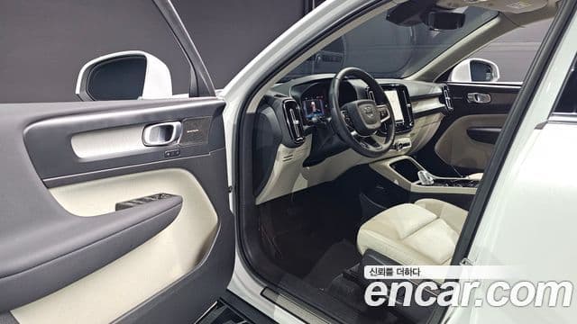 Volvo XC40 2023 — Şəkil 10/20
