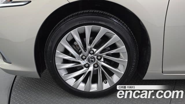 Lexus ES300h 2020 — Şəkil 5/20