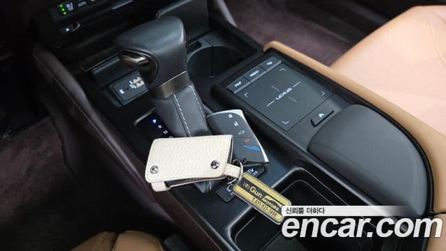 Lexus ES300h 2020 — Şəkil 9/20