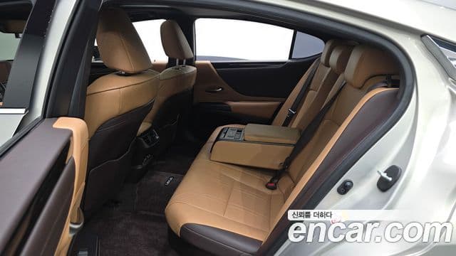 Lexus ES300h 2020 — Şəkil 11/20