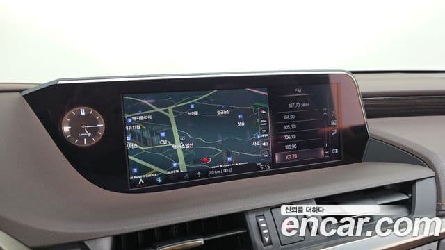 Lexus ES300h 2020 — Şəkil 15/20