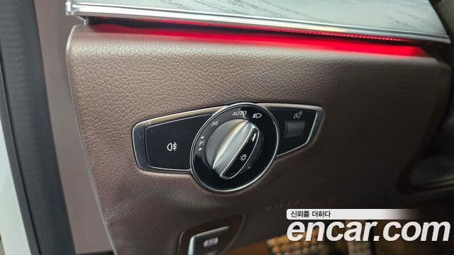 Mercedes-Benz CLS-Class 2020 — Photo 28/37