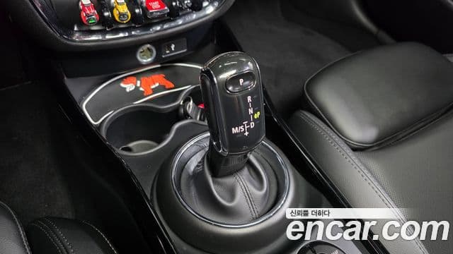 Mini Cooper Clubman 2021 — ფოტო 7/20