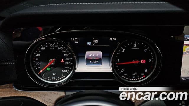 Mercedes-Benz E-Class 2019 — Şəkil 8/20