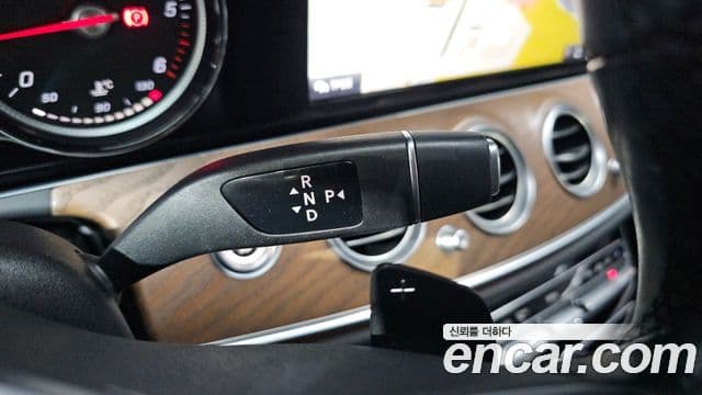 Mercedes-Benz E-Class 2019 — Şəkil 9/20