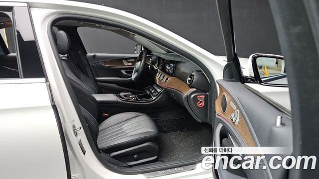 Mercedes-Benz E-Class 2019 — Şəkil 18/20