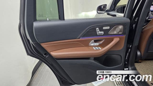Mercedes-Benz GLS-Class 2024 — Photo 24/34