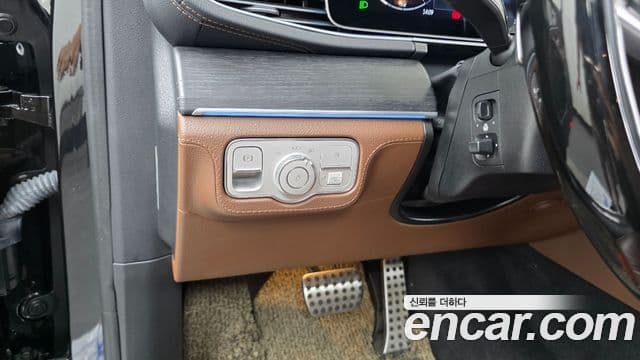 Mercedes-Benz GLS-Class 2024 — Photo 4/34