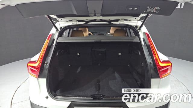 Volvo XC40 2020 — фото 20 из 20