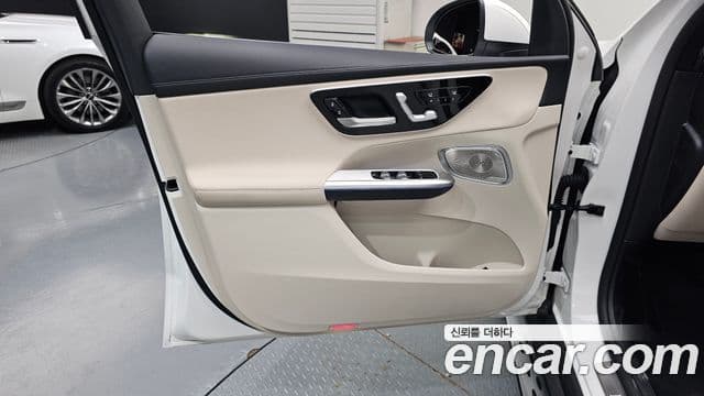 Mercedes-Benz GLC-Class 2025 — Photo 14/32