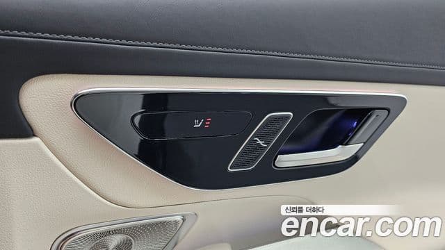 Mercedes-Benz GLC-Class 2025 — Photo 23/32