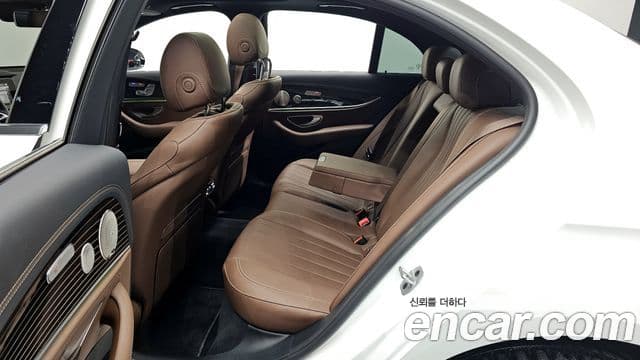 Mercedes-Benz E-Class 2022 — Фото 11/20