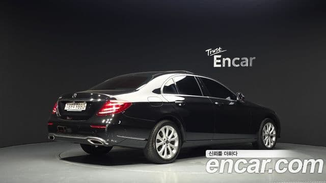 Mercedes-Benz E-Class 2018 — Фото 2/20