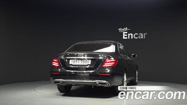 Mercedes-Benz E-Class 2018 — Фото 4/20