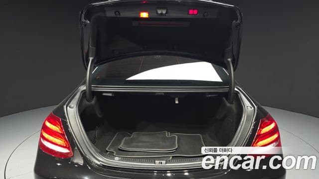 Mercedes-Benz E-Class 2018 — Фото 19/20