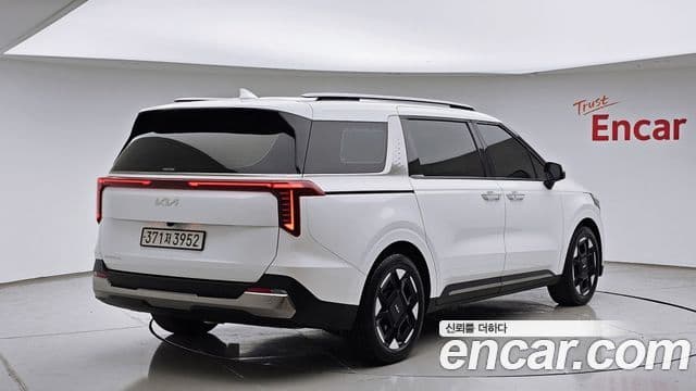 Kia Carnival 2024 — Фото 2/20