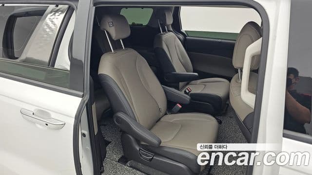 Kia Carnival 2024 — Фото 12/20