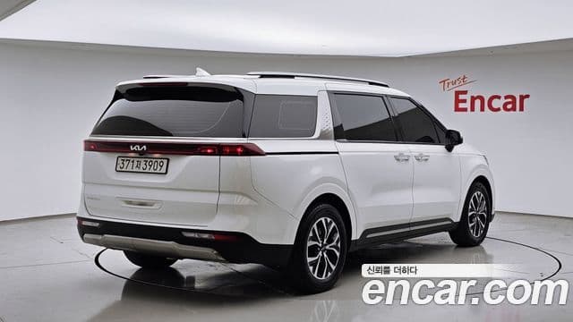 Kia Carnival 2023 — ფოტო 2/20