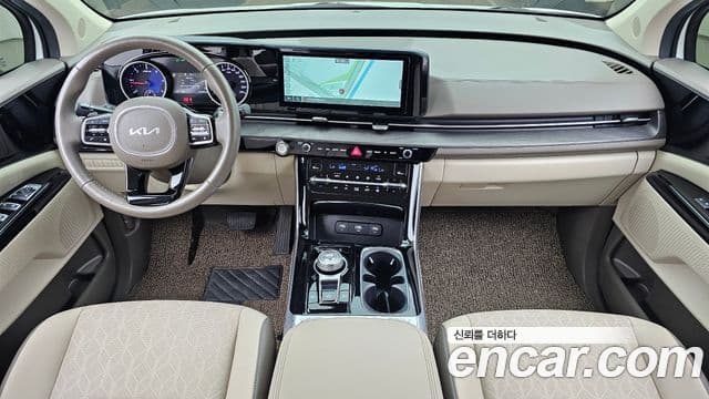 Kia Carnival 2023 — ფოტო 7/20
