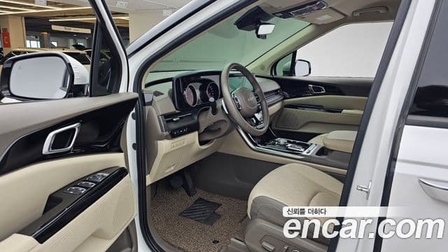 Kia Carnival 2023 — ფოტო 10/20