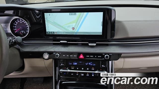 Kia Carnival 2023 — ფოტო 14/20