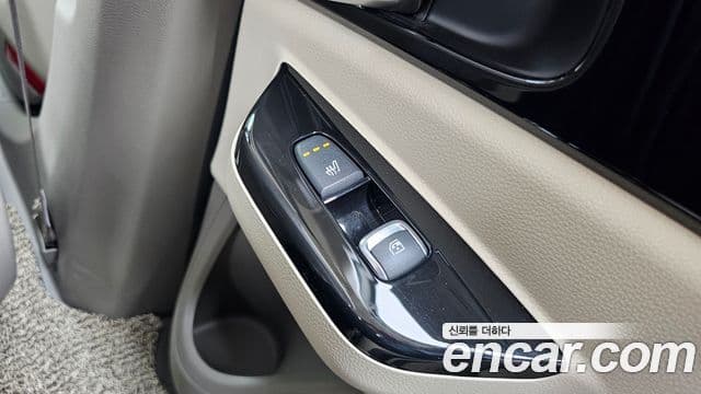 Kia Carnival 2023 — ფოტო 19/20