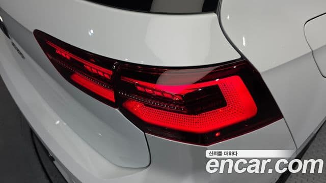 Volkswagen Golf 2024 — Şəkil 22/32