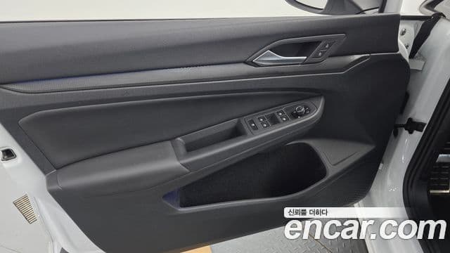 Volkswagen Golf 2024 — Şəkil 30/32