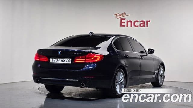 BMW 5 Series 2019 — ფოტო 2/20