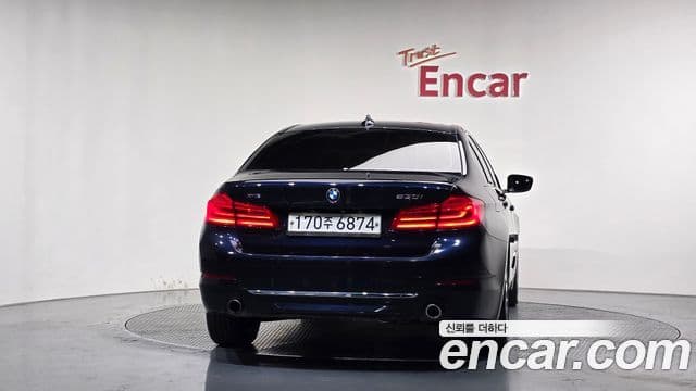 BMW 5 Series 2019 — ფოტო 4/20