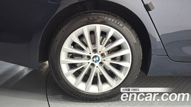BMW 5 Series 2019 — ფოტო 5/20