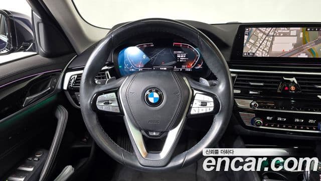 BMW 5 Series 2019 — ფოტო 13/20
